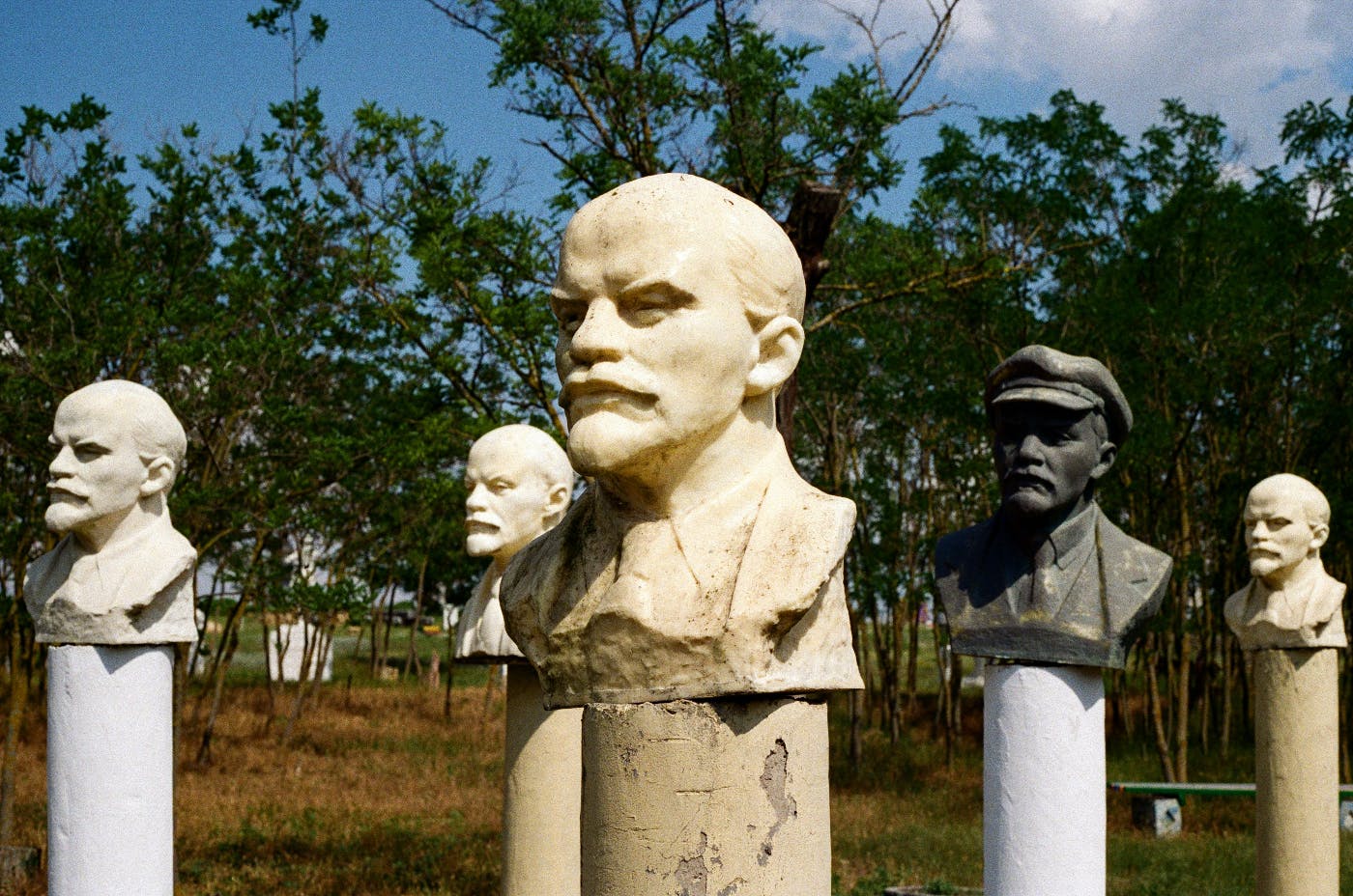 5 pillars each with a bust of Lenin sitting on it