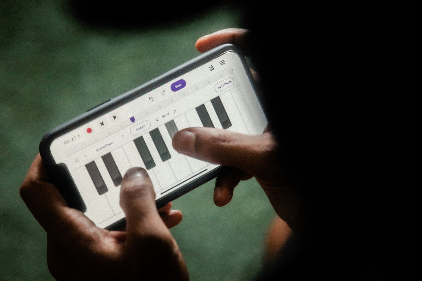 a piano keyboard on a smartphone screen