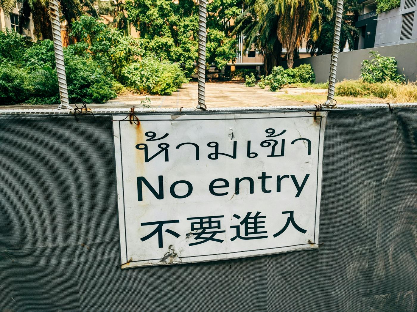 A No Entry sign-in Thai, English and Korean