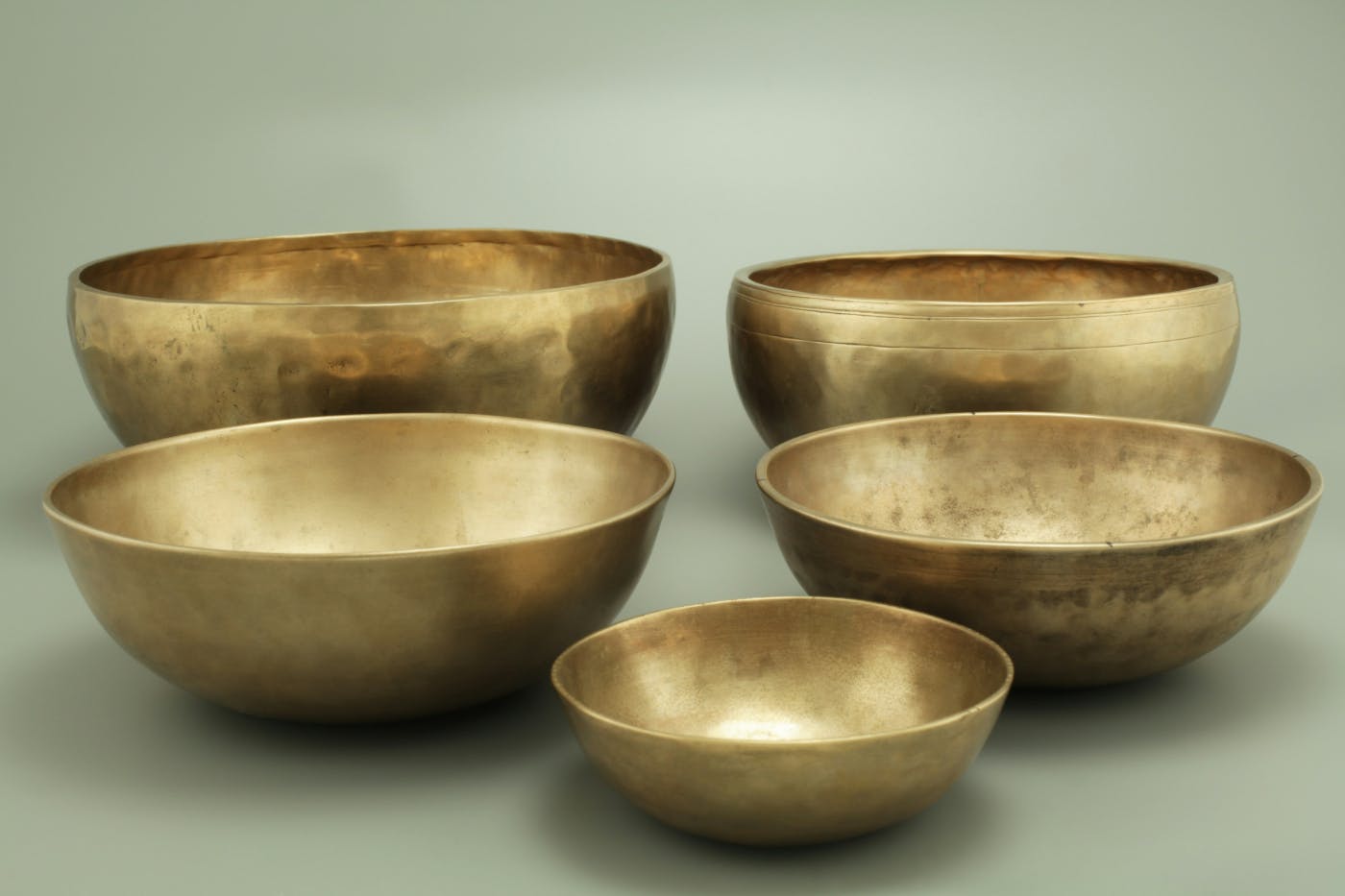 5 different sized singing bowls