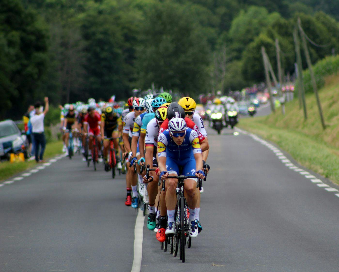 Bike racers packed together behind the leader