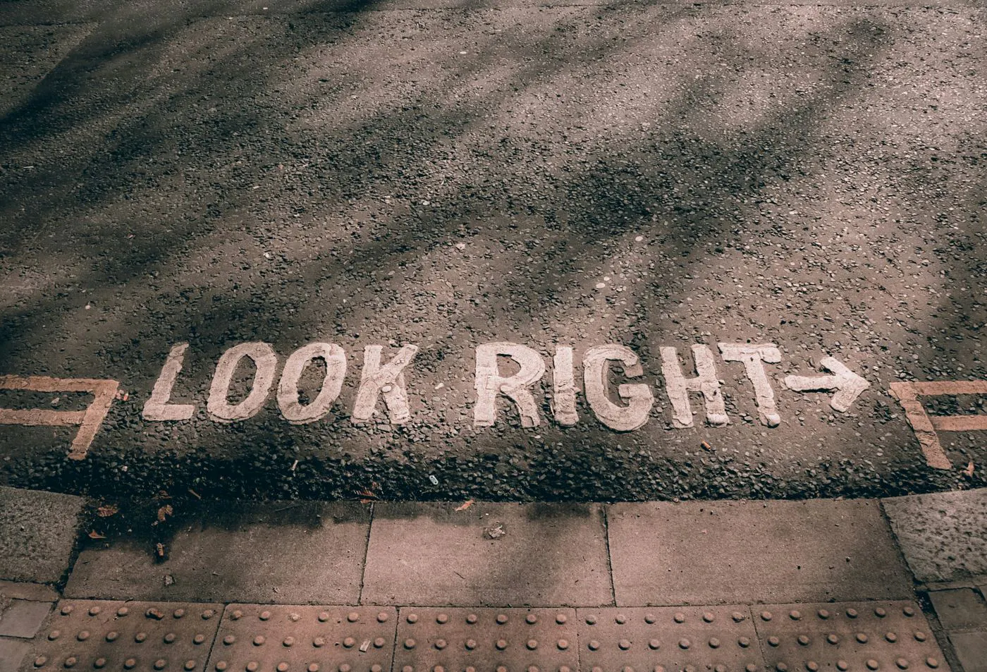 look Right painted on a street at the end of a ramp