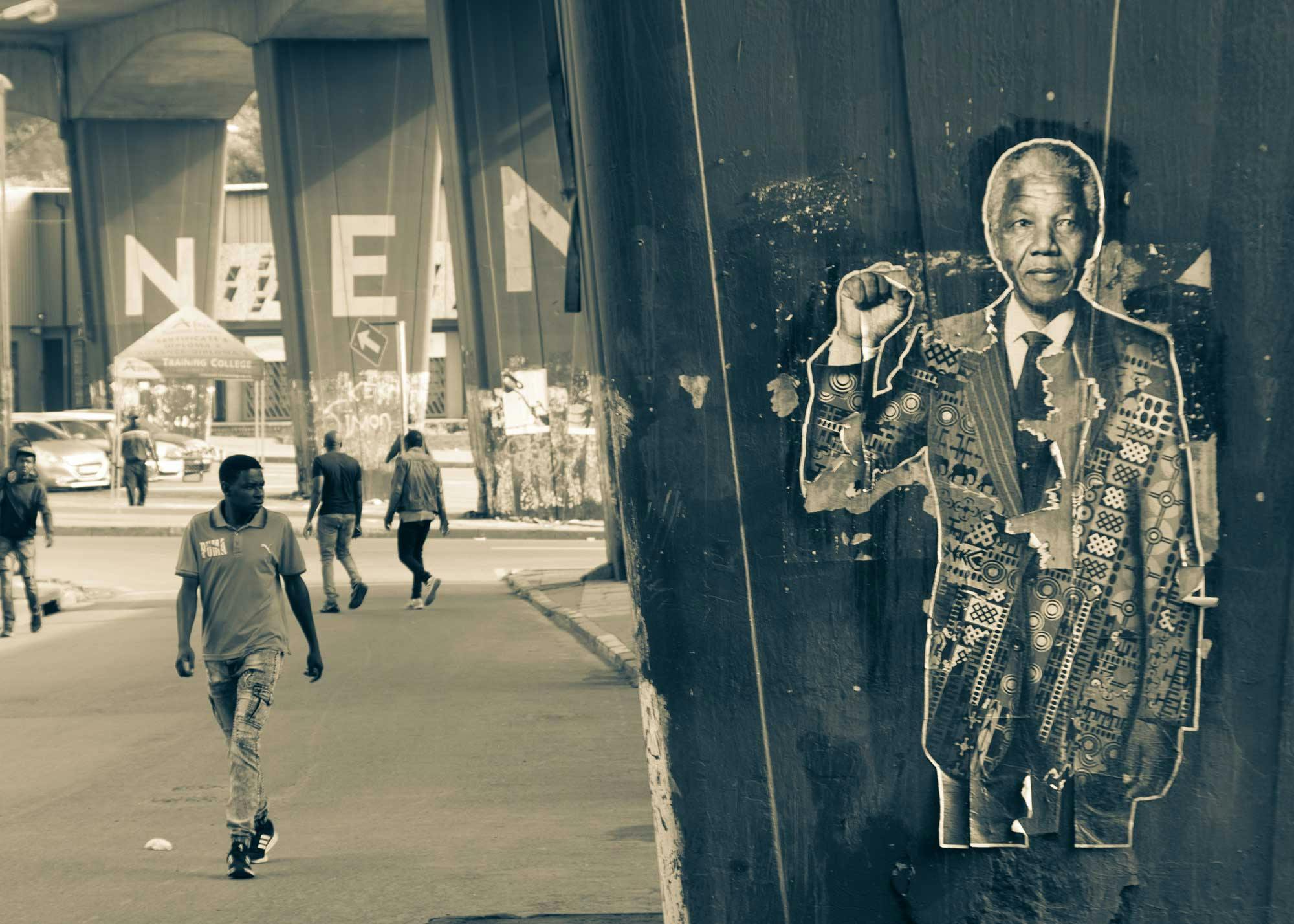 A street art sign of Nelson Mandela