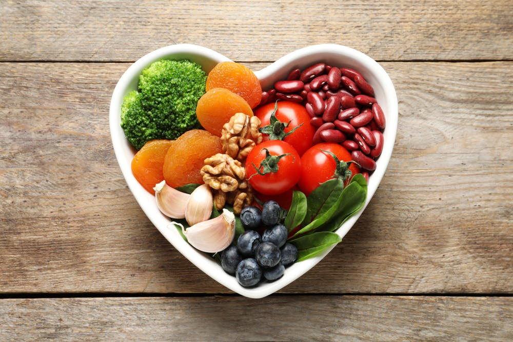 Healthy eating bowl — tomatoes, garlic, kidney beans