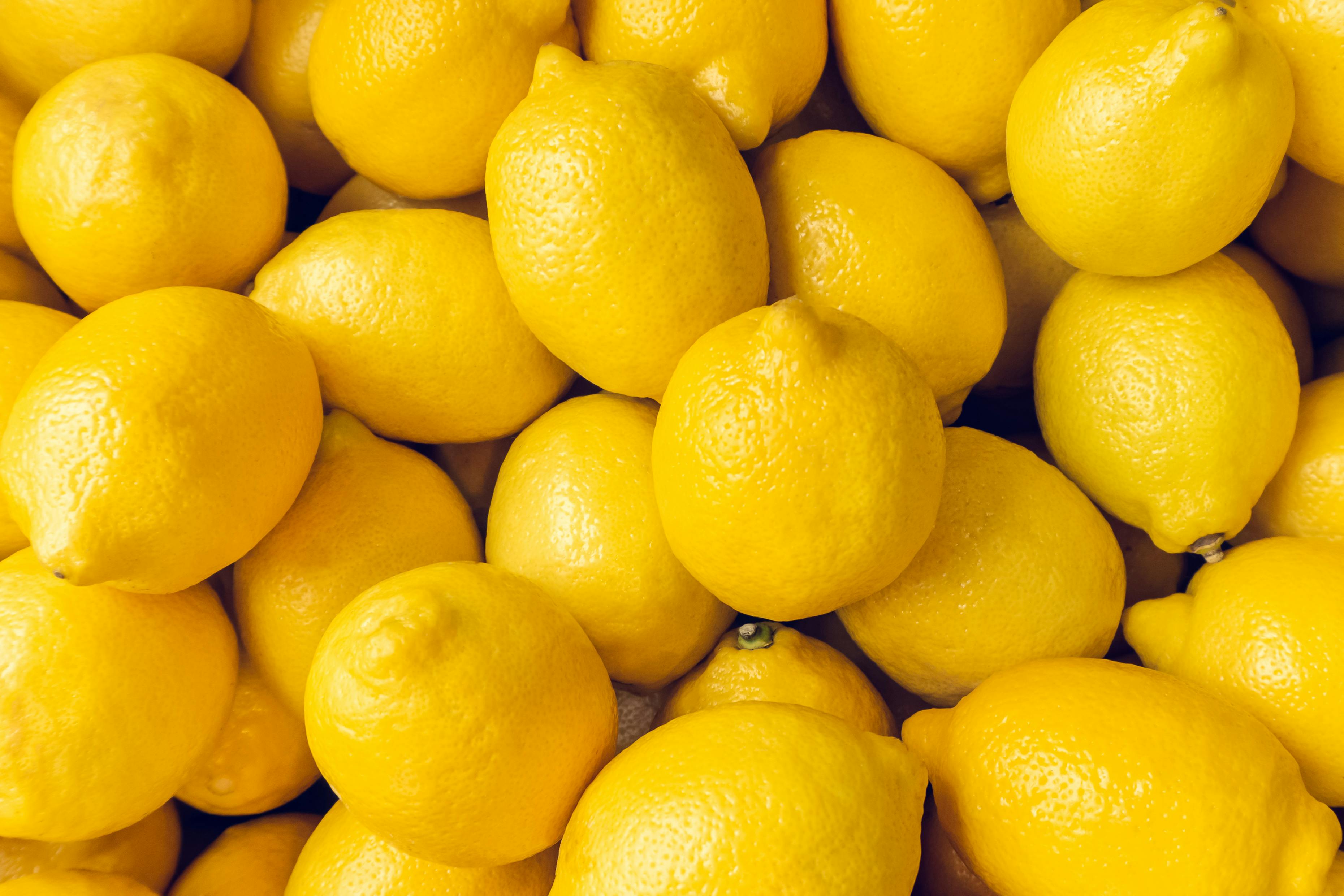 Lemons in a pile