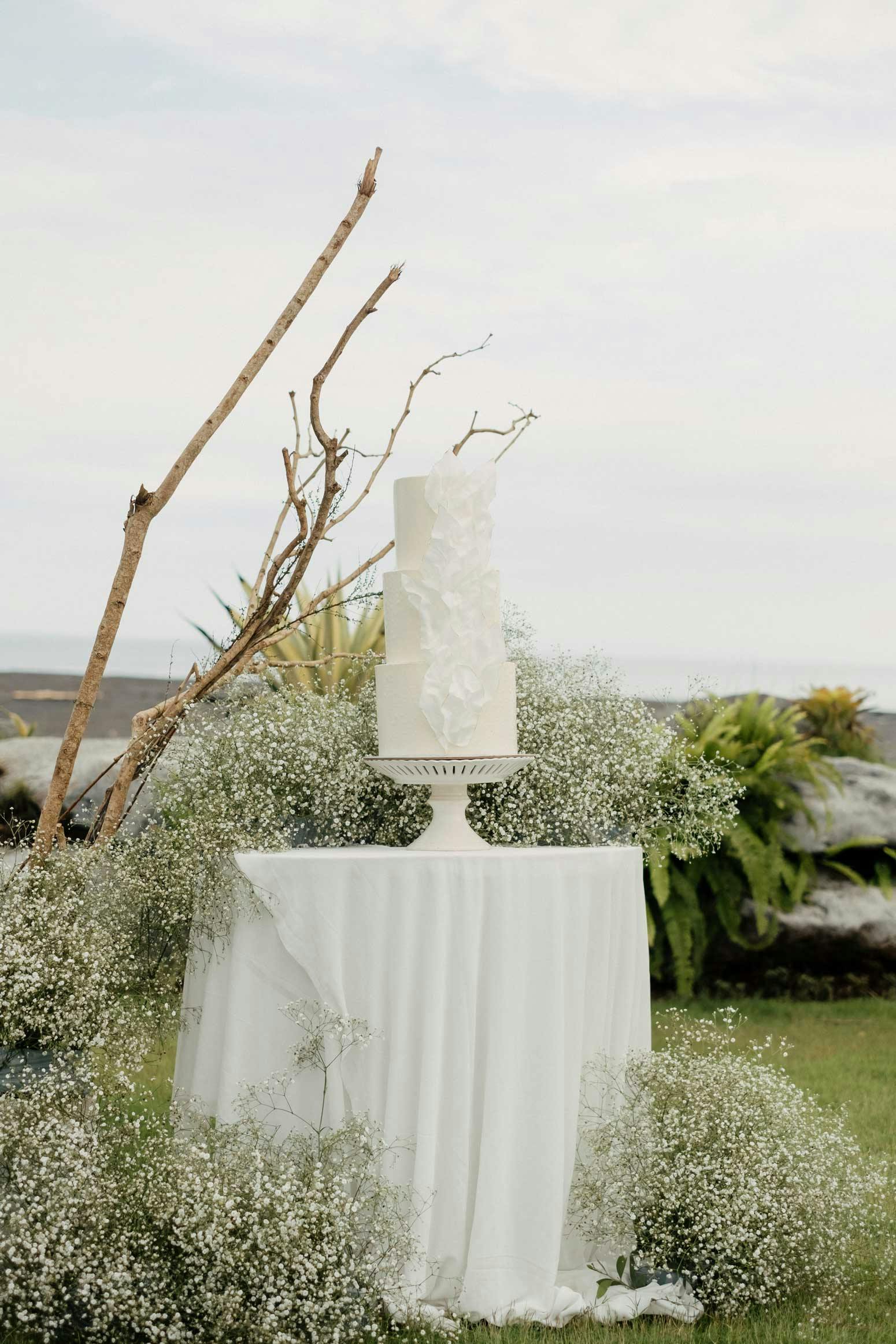 beautiful wedding cakes in bali