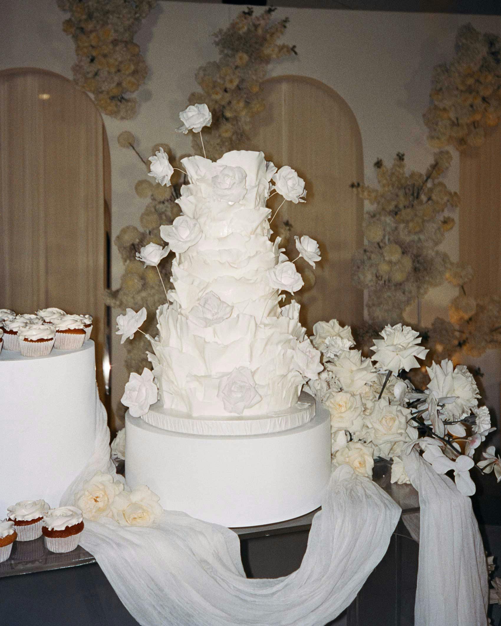 beautiful wedding cakes in bali