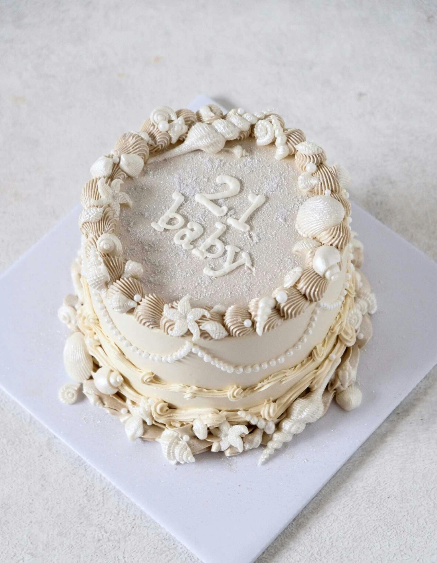 Royal vintage cake design with seashells