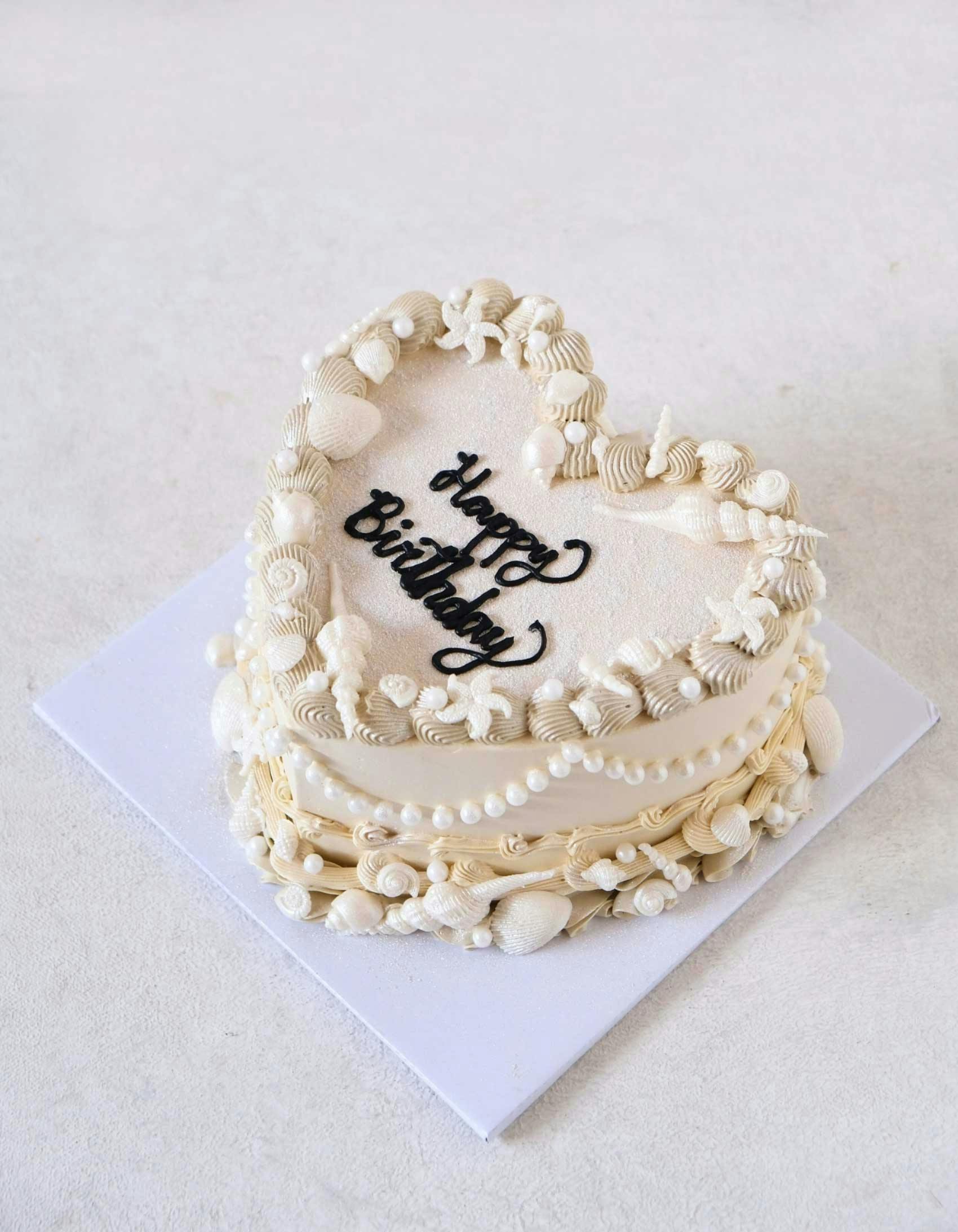 heart shaped royal vintage cake design with seashells