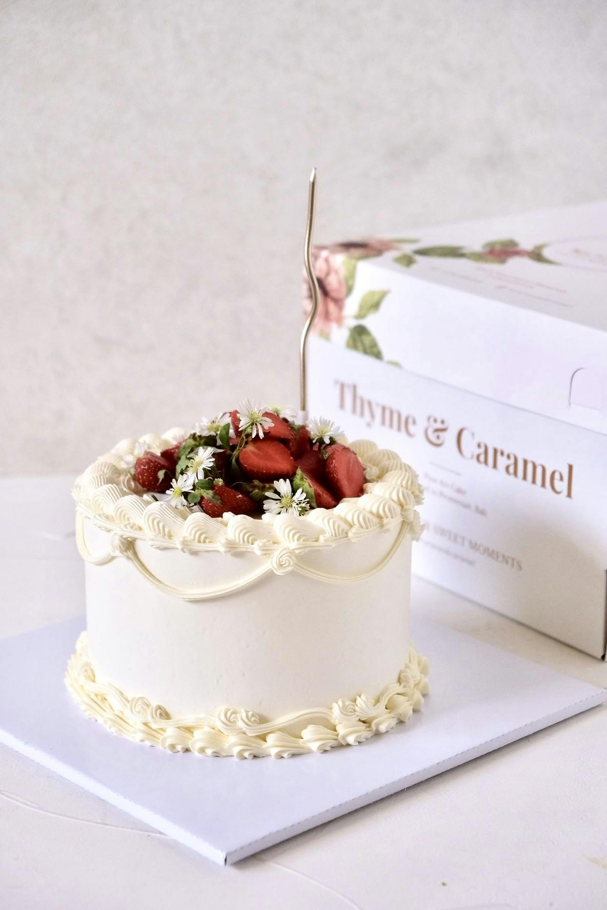 Fresh strawberry cake 4