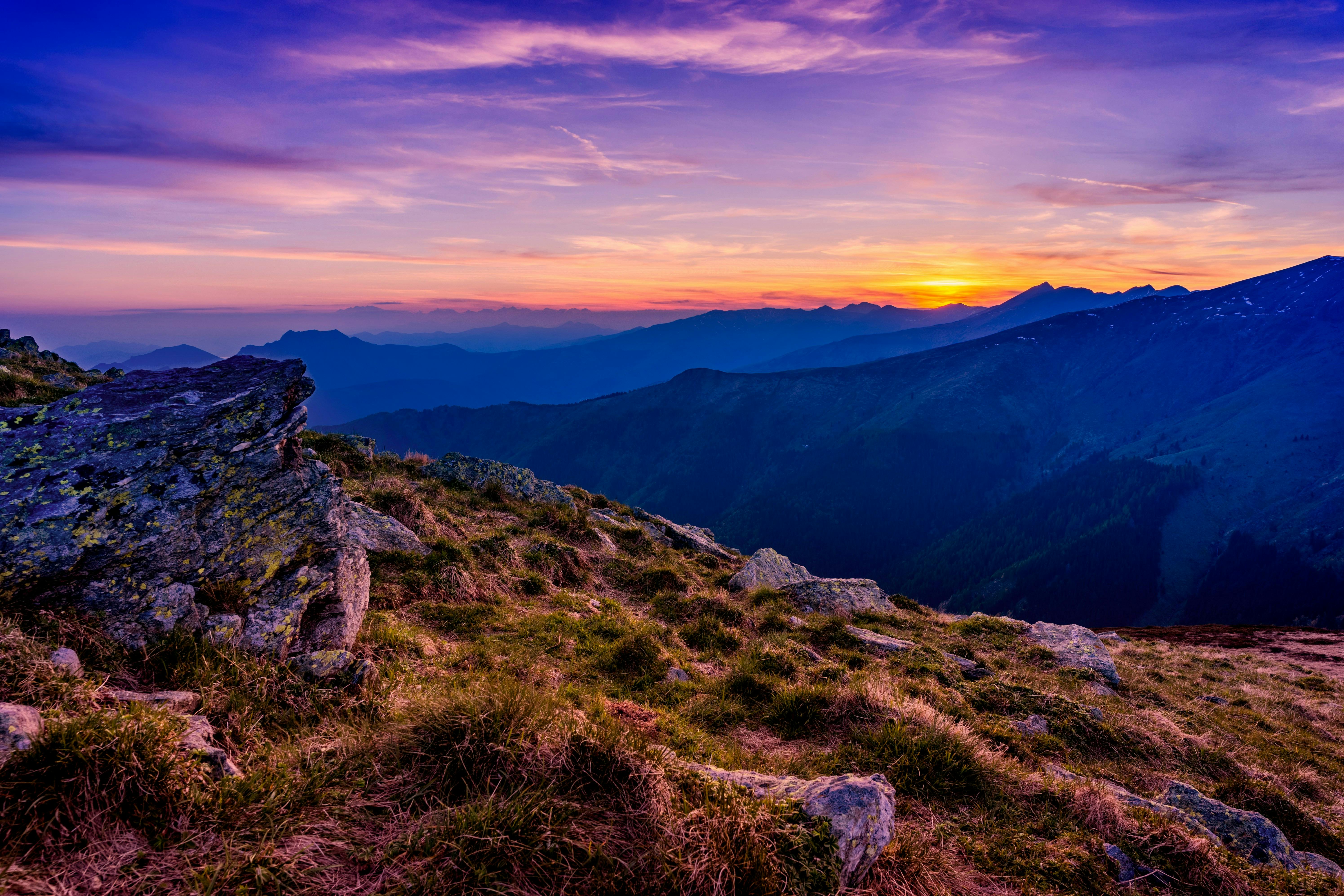paysage de montagne et coucher de soleil
