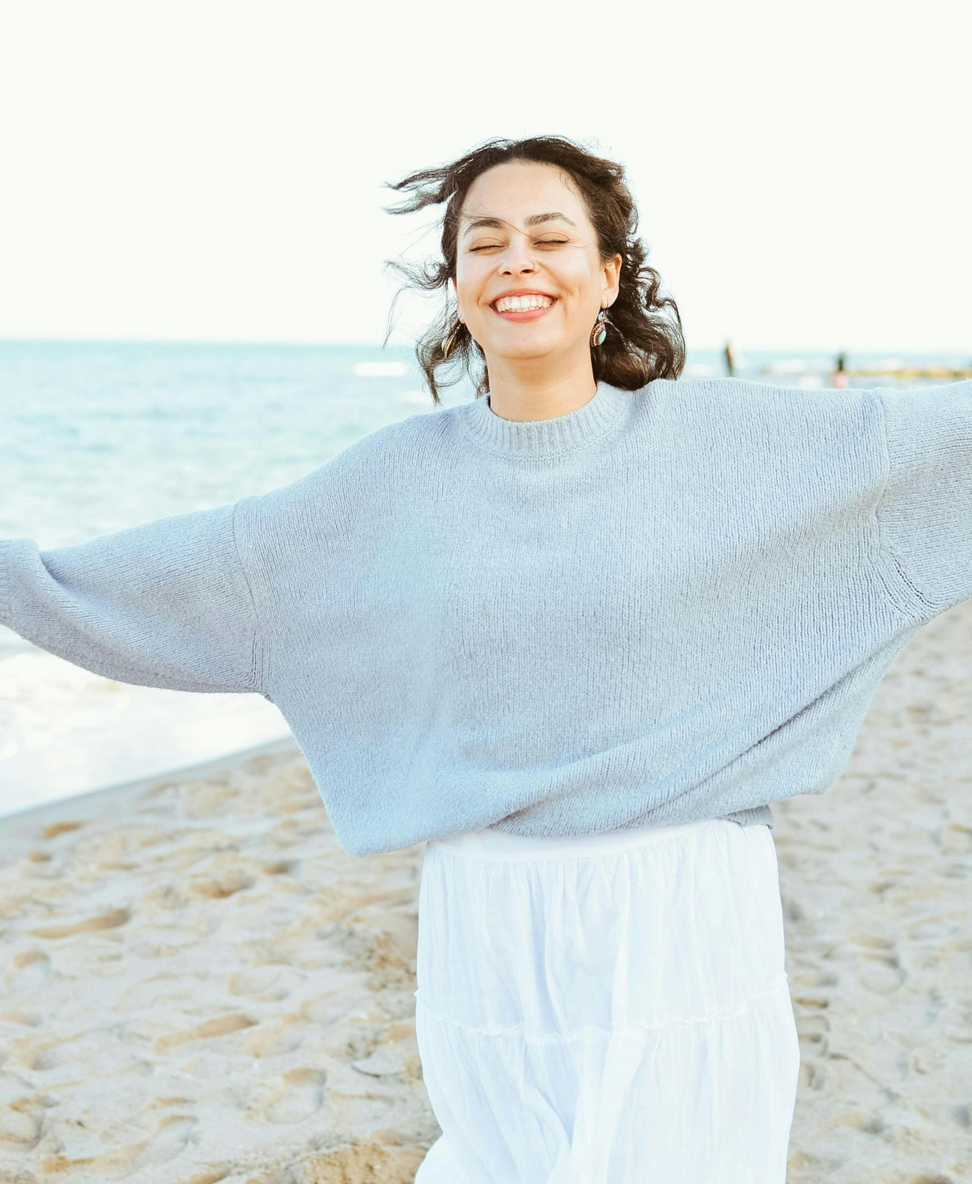 femme heureuse sur la plage