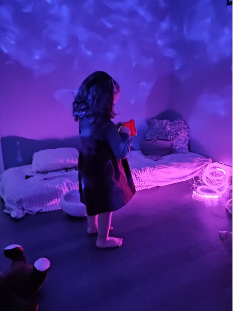 photo enfant violet