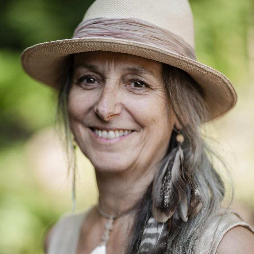 portrait sandrine vaujany chapeau