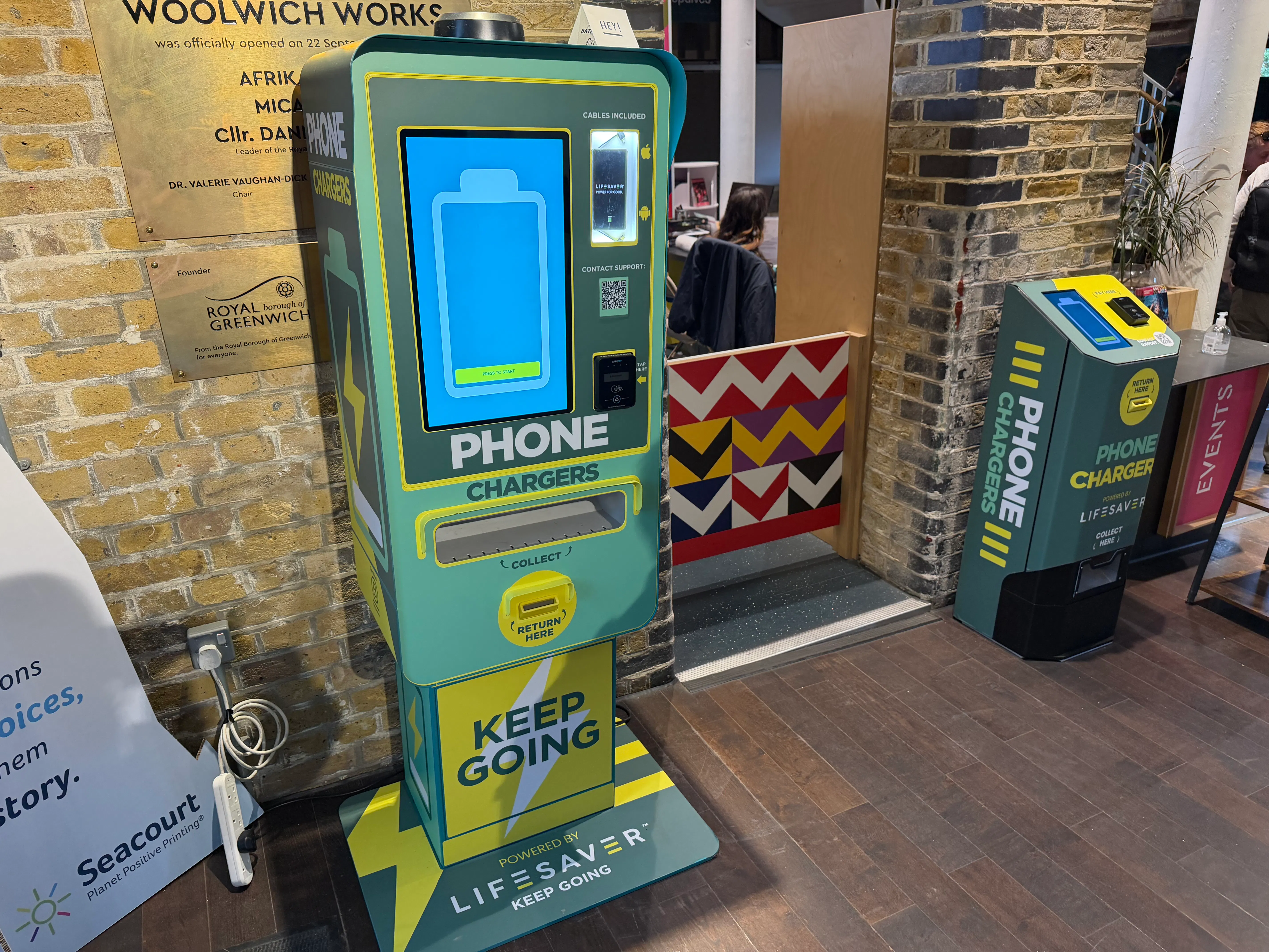 Phone charging booth