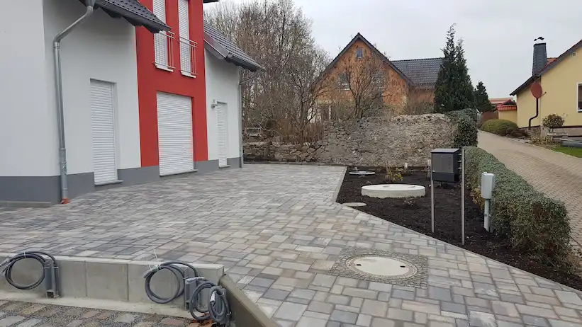 Gepflasterte Einfahrt