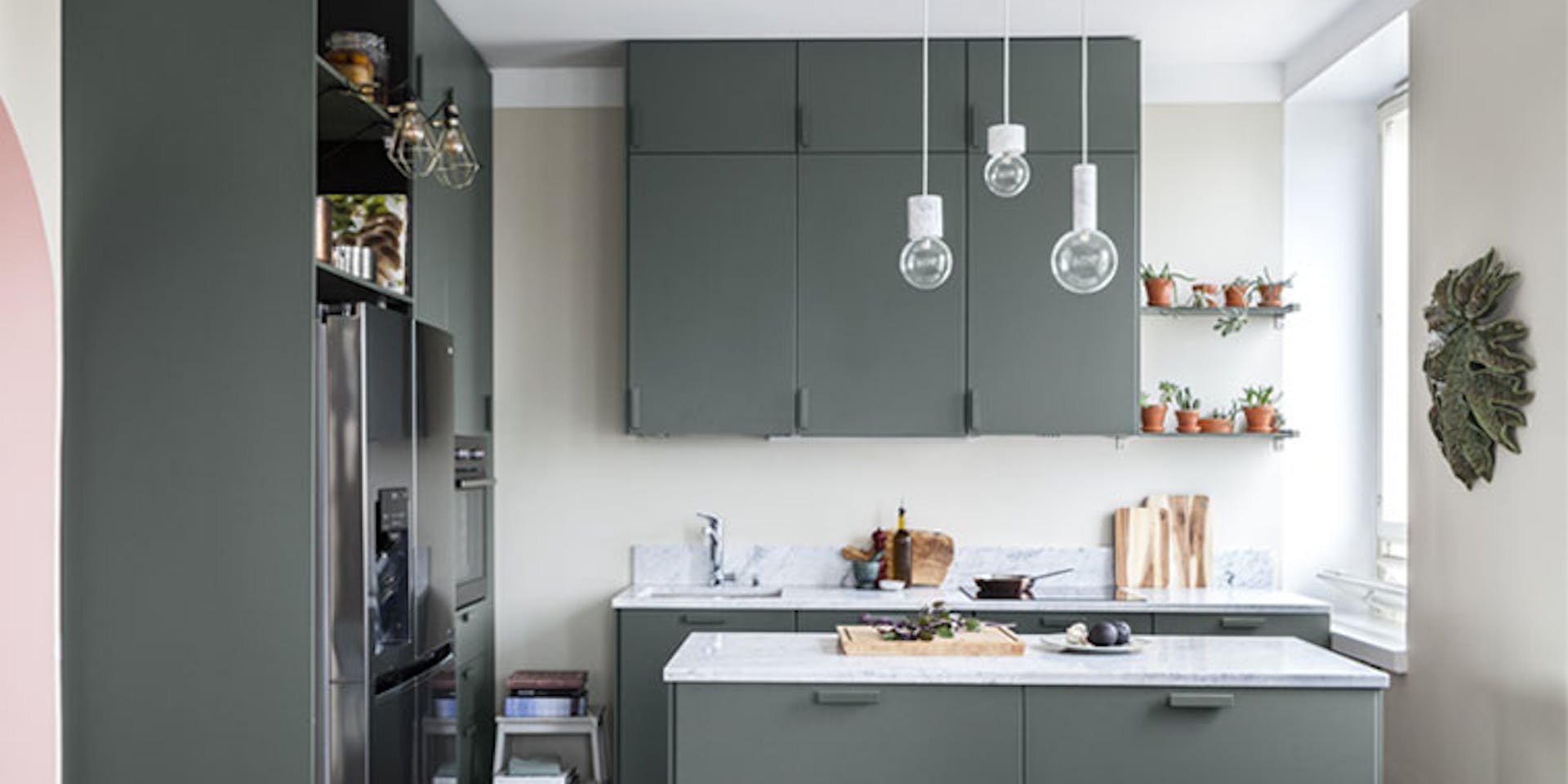 7-Step Guide to Painting Your Kitchen Cupboards Hero Image