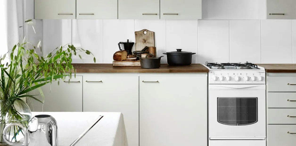 white kitchen cabinets