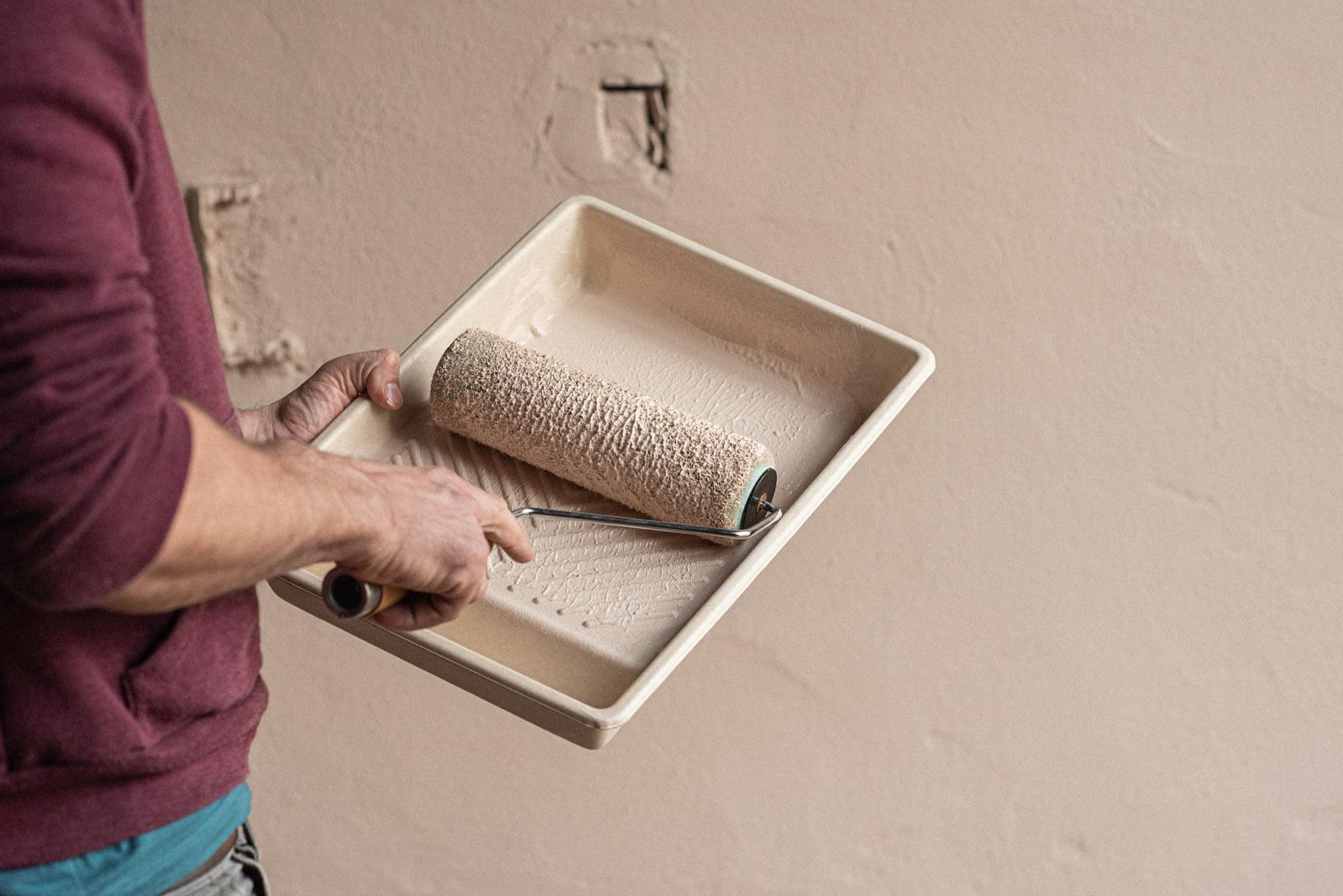Paint roller with light paint