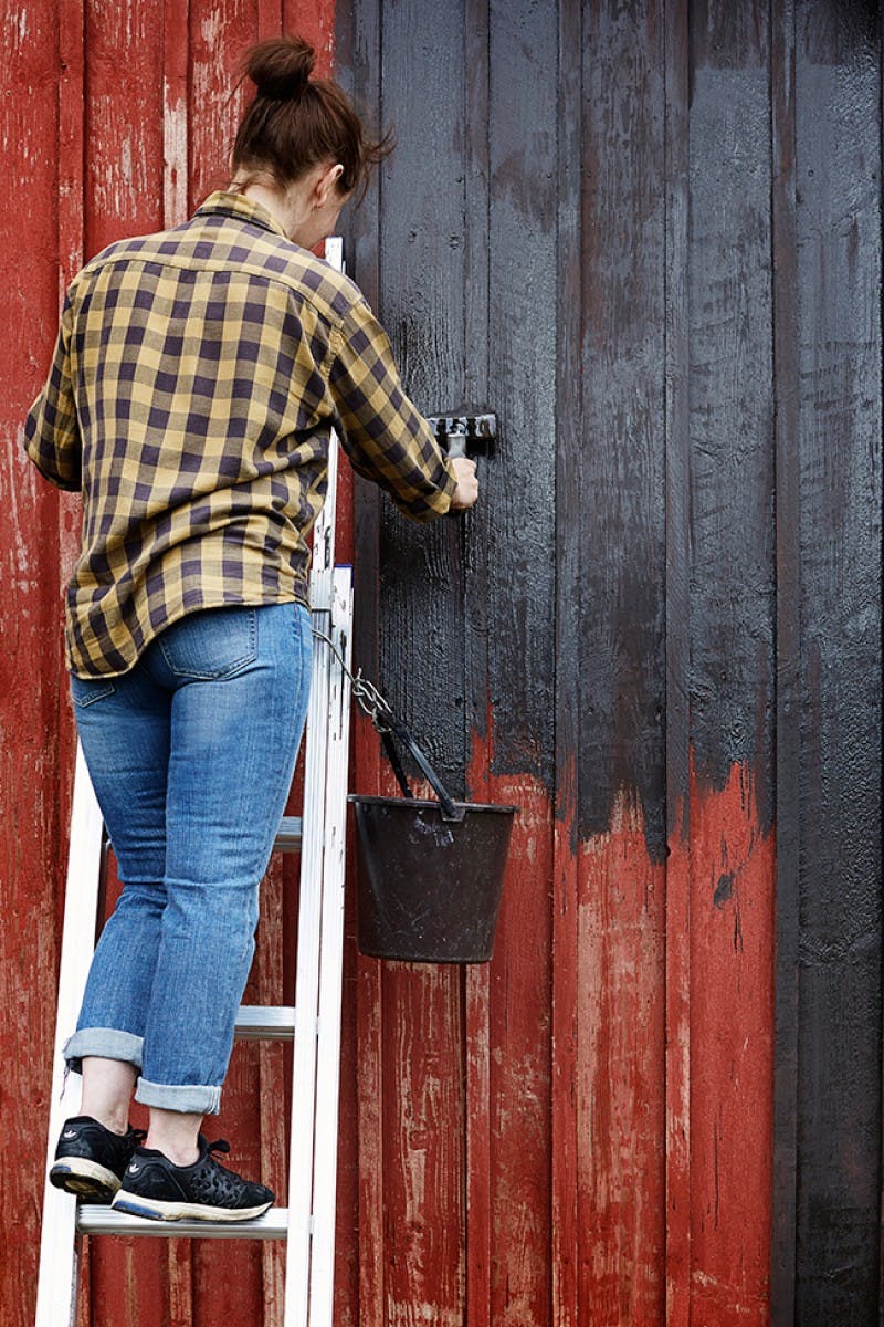Exterior Wooden Walls Protection Black Paint Step 5