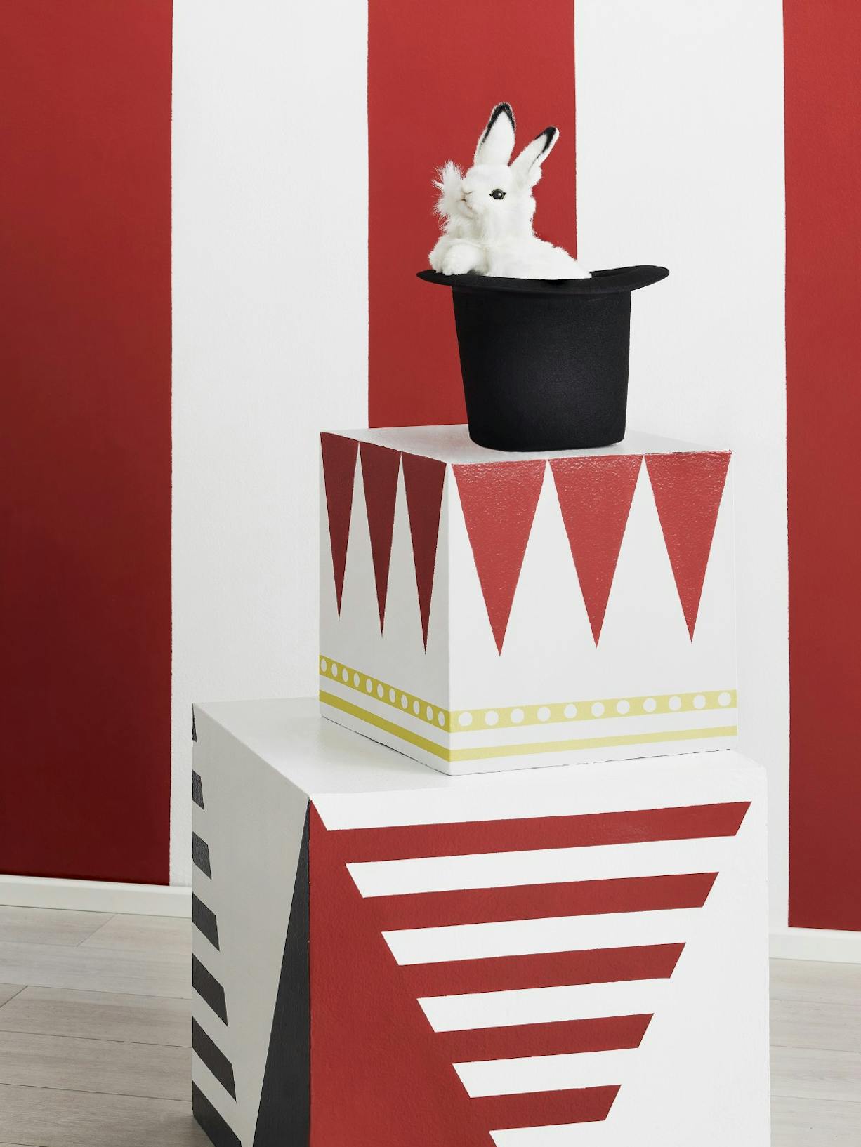 Circus-themed bedroom left