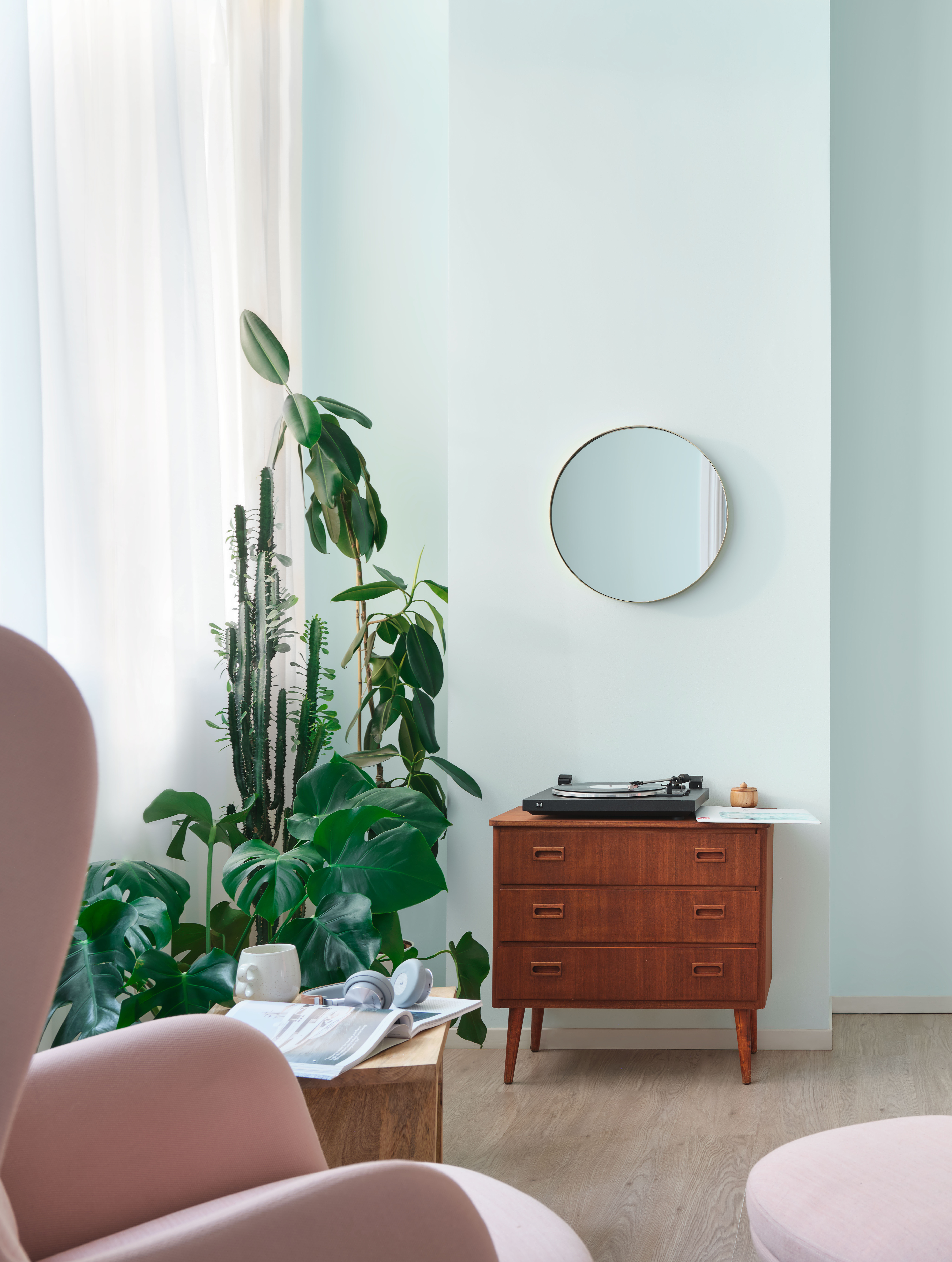 room painted in light green shade crystal g3711 