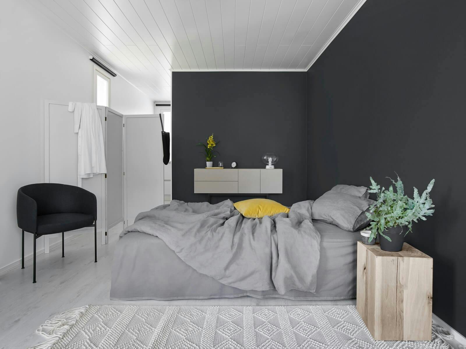 What Colour of Paint Goes With Grey Flooring?