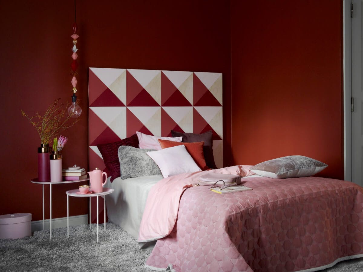 5 Best Red Paint Colours for a Bedroom