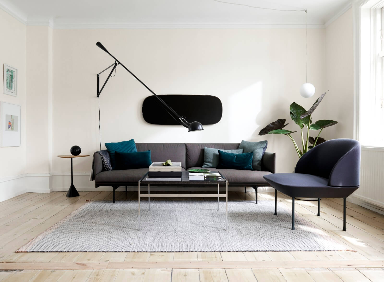 Best Colours for a Small Living Room - Using Highlight Colors For A Small Living Room