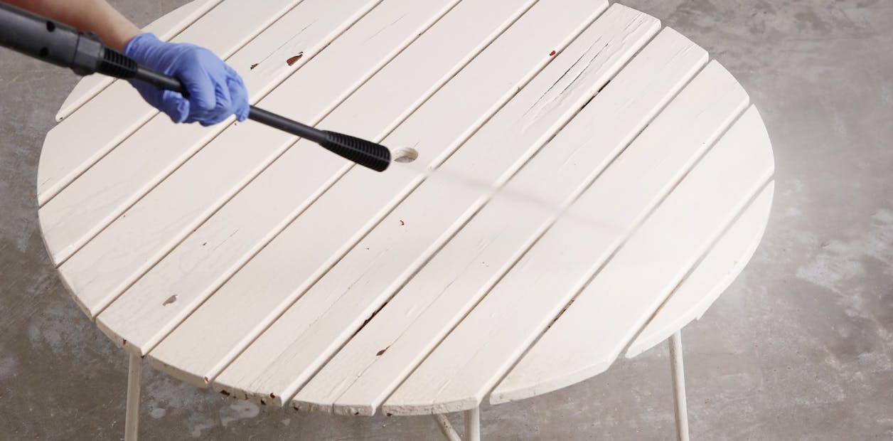 Restore your garden table | Cleaning Image | Tikkurila