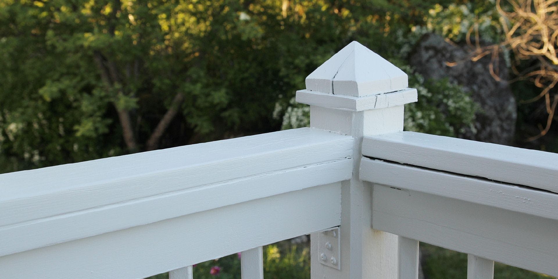 Quick and easy ways to paint porch and balcony rails | Banner Image Two