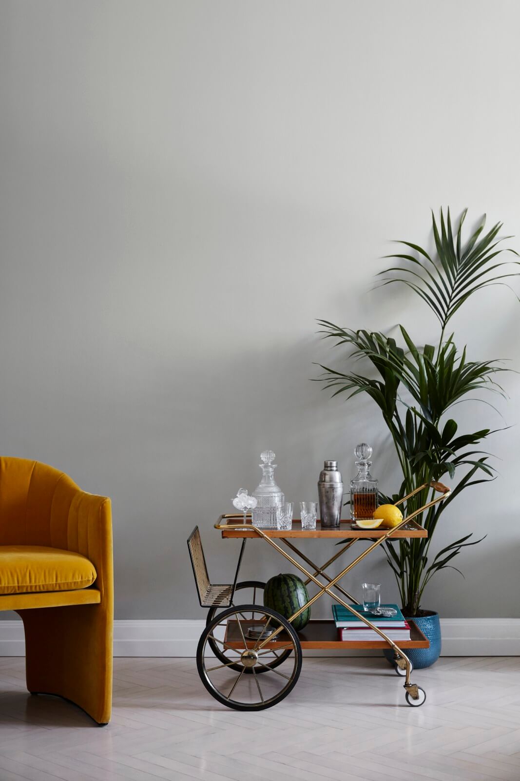 Grey living room wall painted with Tuft H495