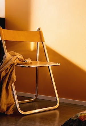 warm yellow bedroom wall