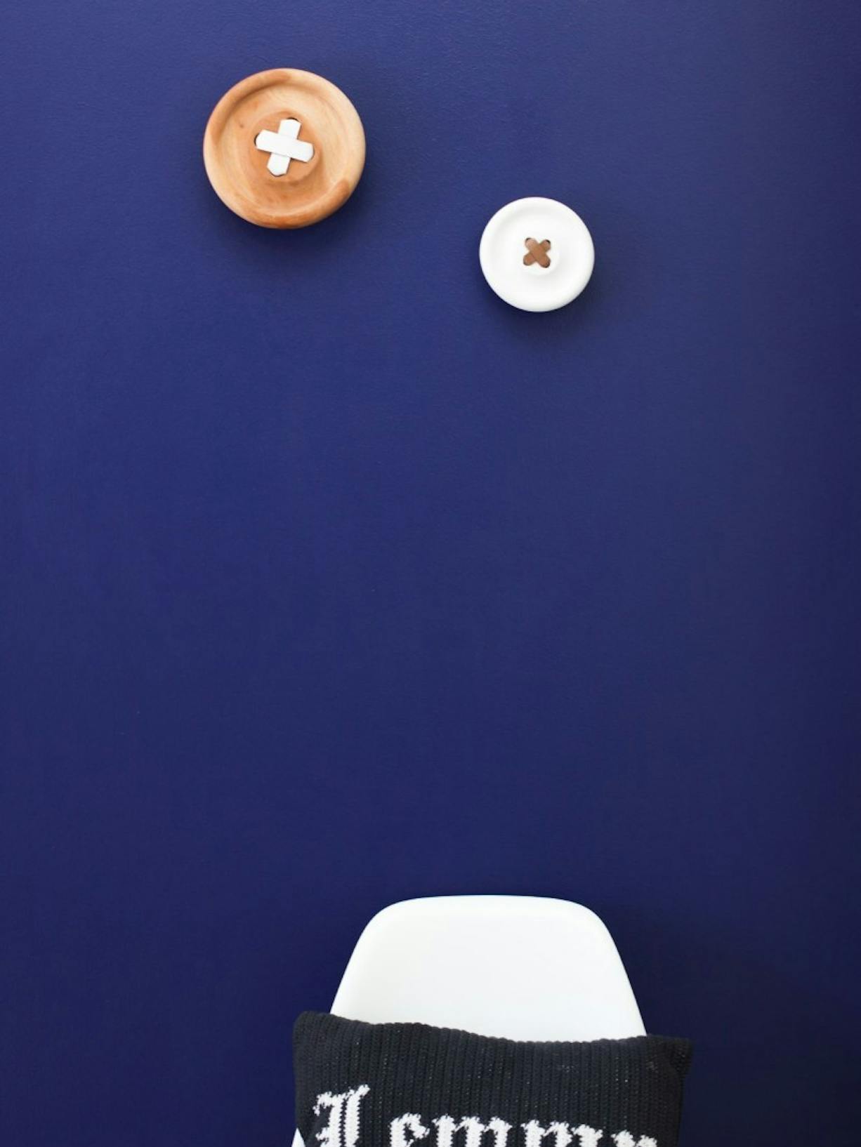 Refresh your bedroom: Upcycling and painting a retro cabinet | Blue wall | Tikkurila