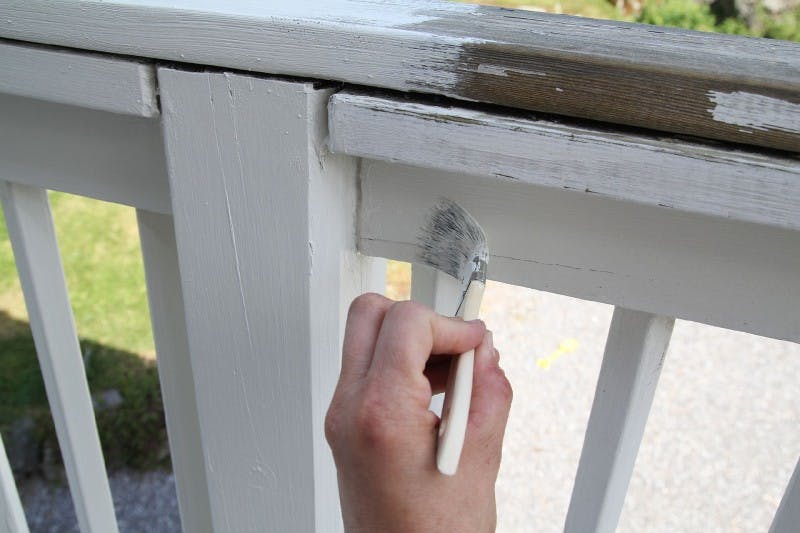 Quick and easy ways to paint porch and balcony rails | Paint