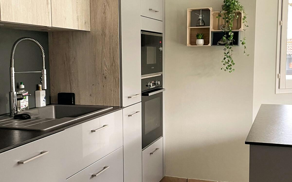 10 Beautiful Kitchen Colour Combinations
