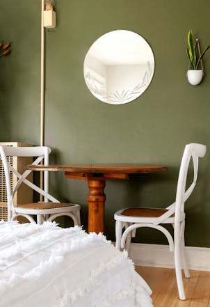 Wall painted with Amazon M386