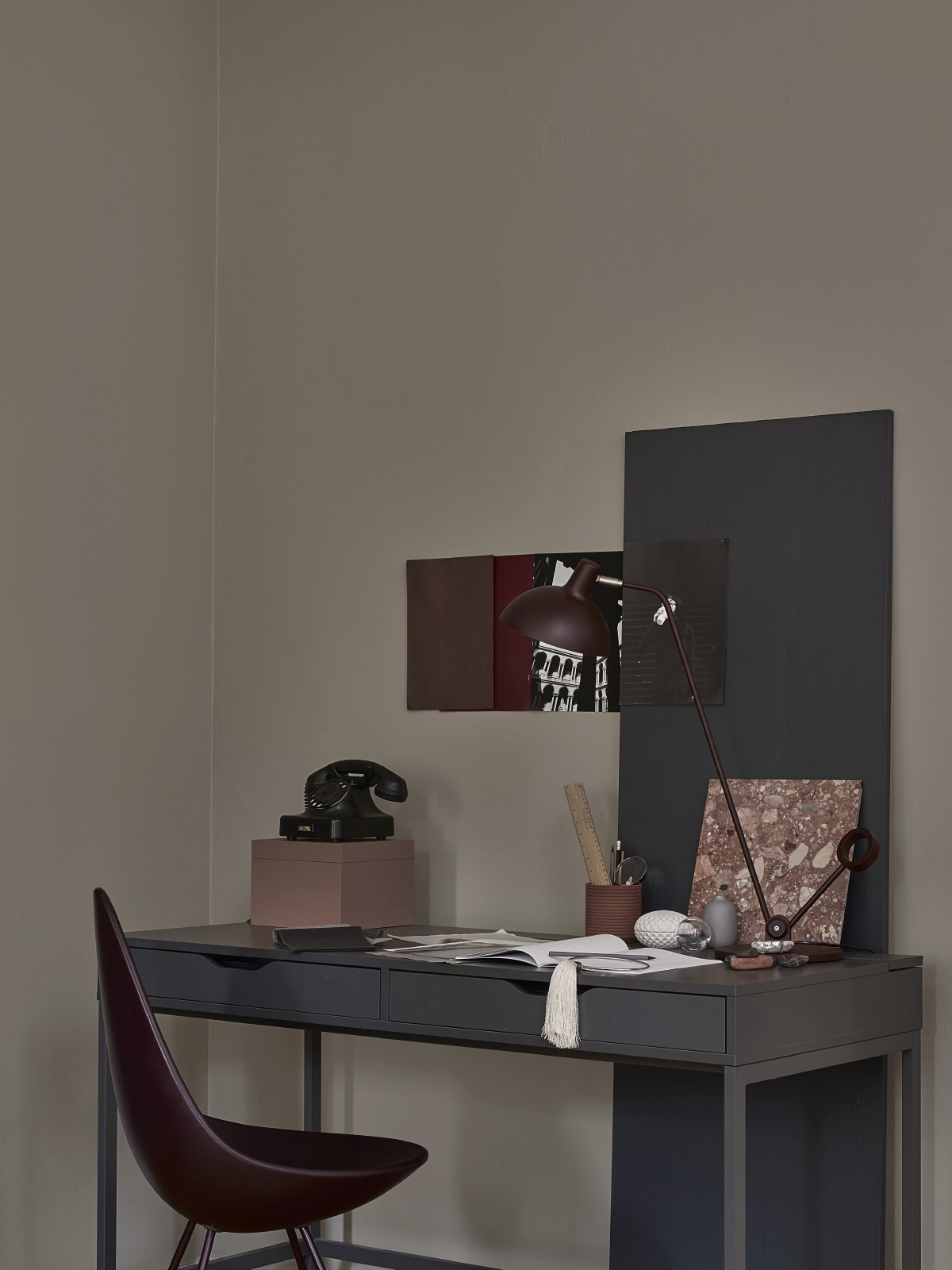 wall painted with driftwood v484