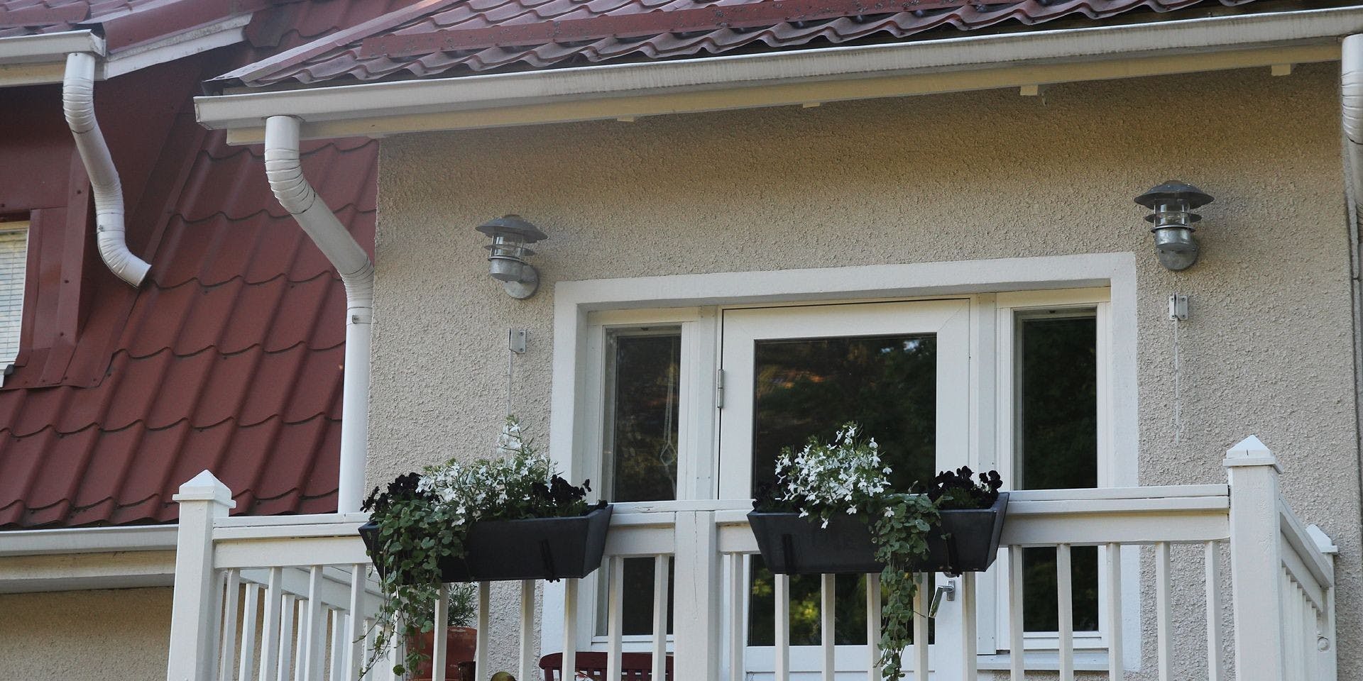Quick and easy ways to paint porch and balcony rails  | Hero Image