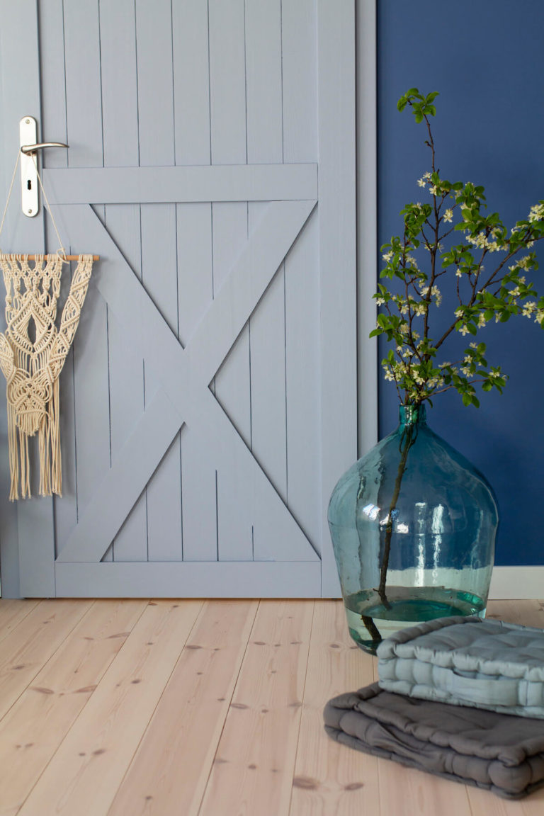 How to paint a door: Step-by-step guide | Tikkurila UK