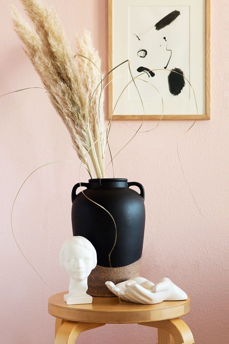 5 tips for choosing the right paint colour for your living room | Close Up Image