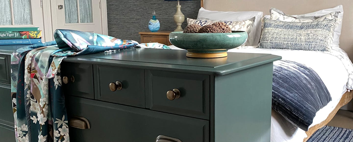 Matt green chest of drawers