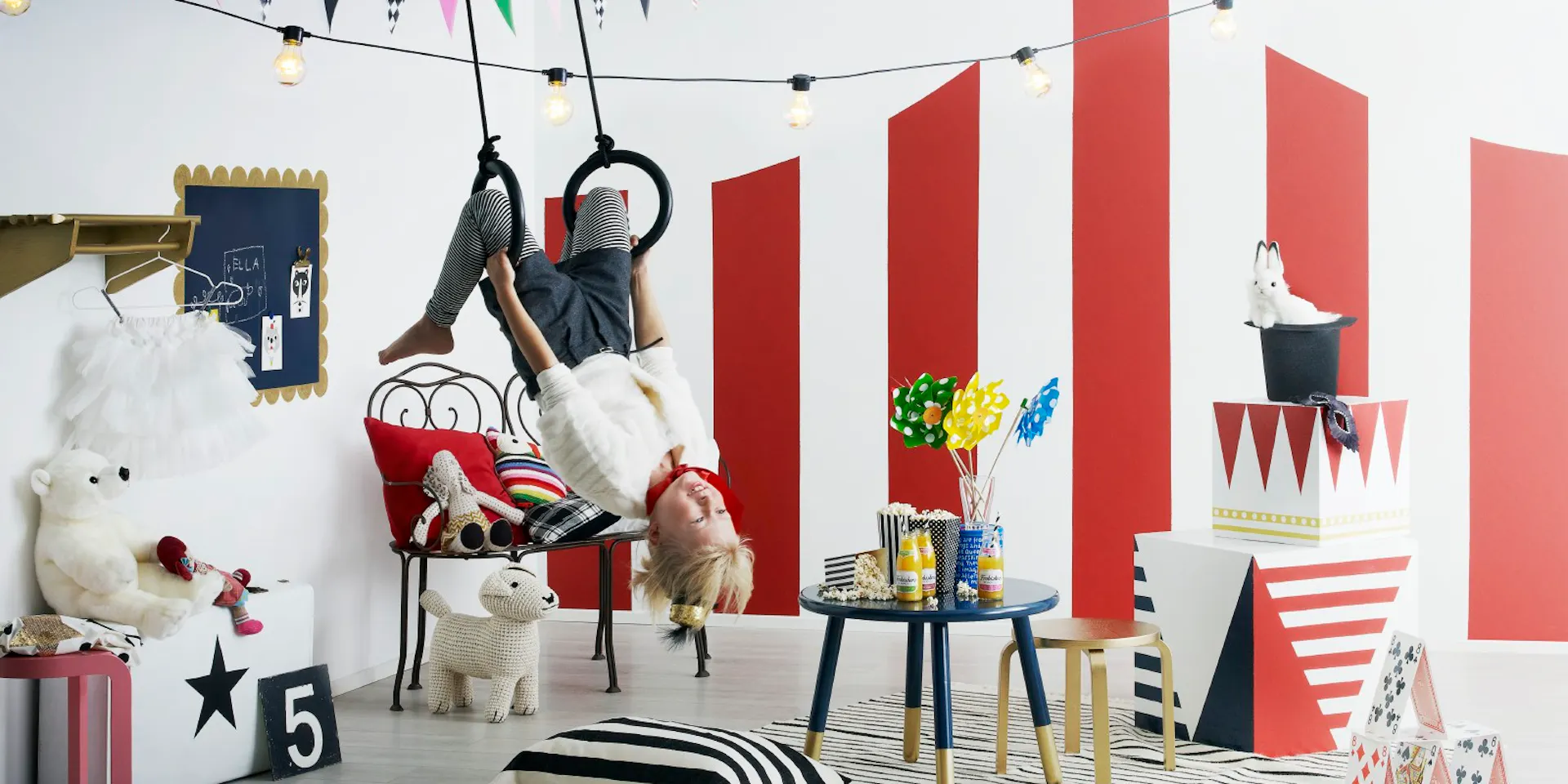 Circus-themed bedroom hero