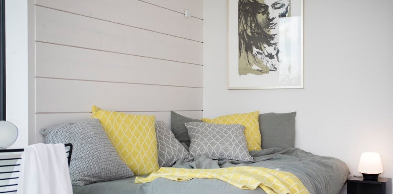 light grey bedroom wall