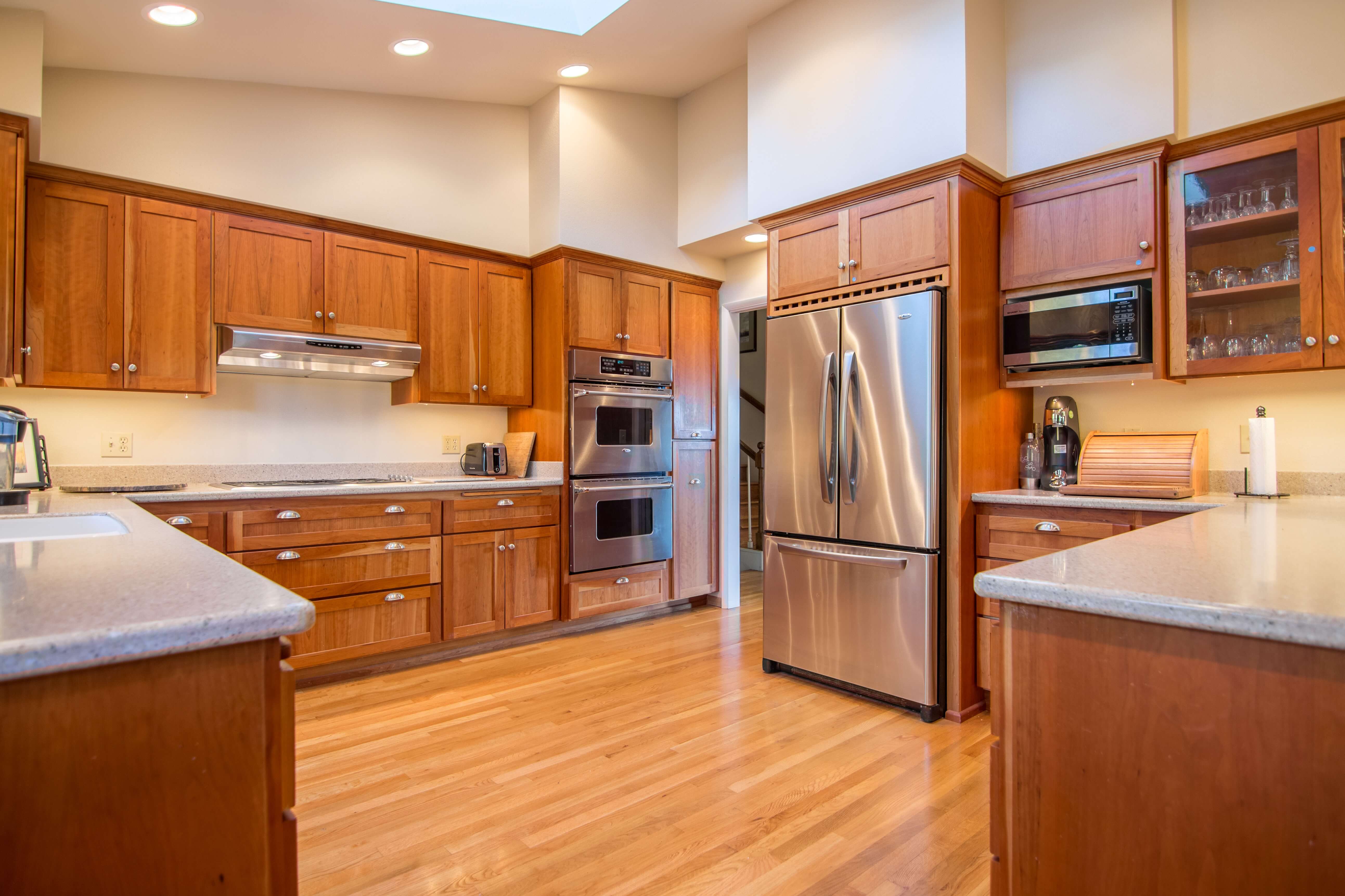 What Colour Goes with Oak Kitchen Units?

