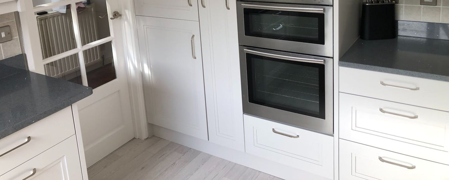 off-white kitchen cabinets hero image