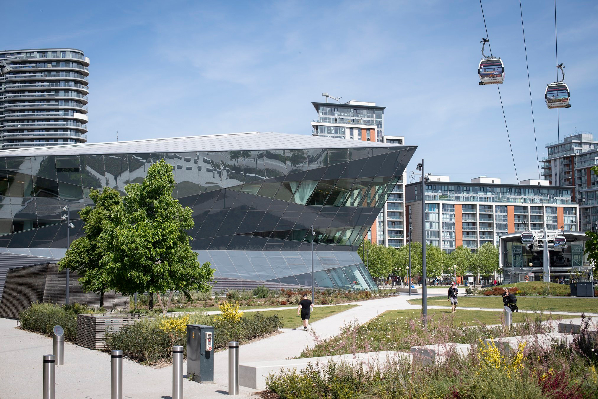 London City Hall glass building sat under a sky cable car