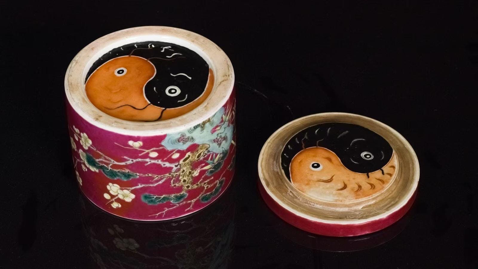 yin yang porcelain pot