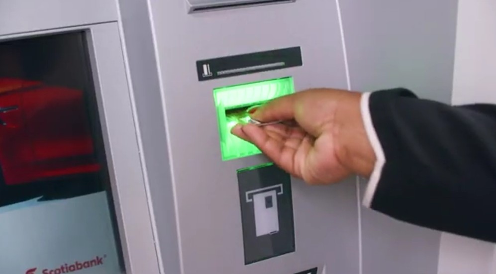Pinautomaat Wageningen regelmatig leeg door massaal pinnen geldschieter