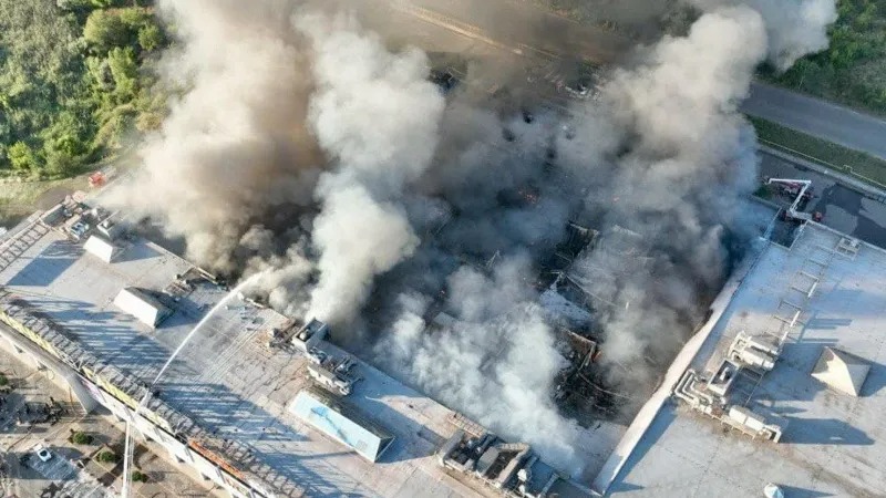 Rescuers dig through Ukraine mall wreckage